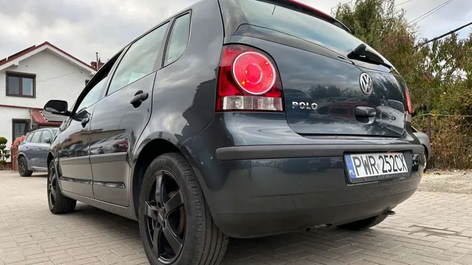 VOLKSWAGEN Polo -