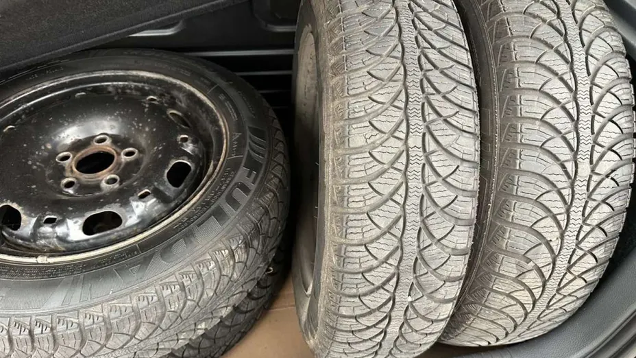 VOLKSWAGEN Polo -