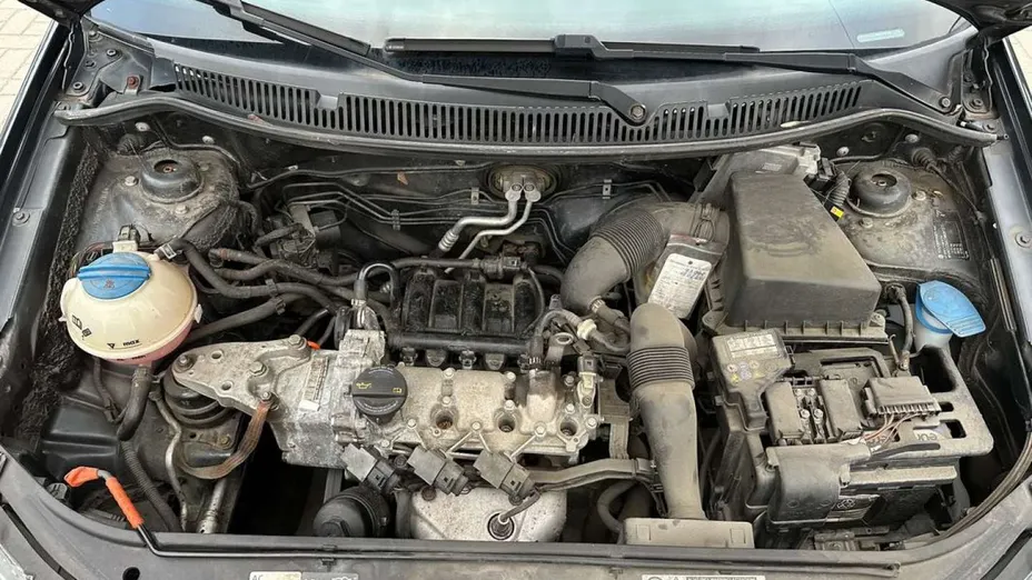 VOLKSWAGEN Polo -