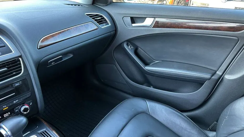 AUDI A4 -