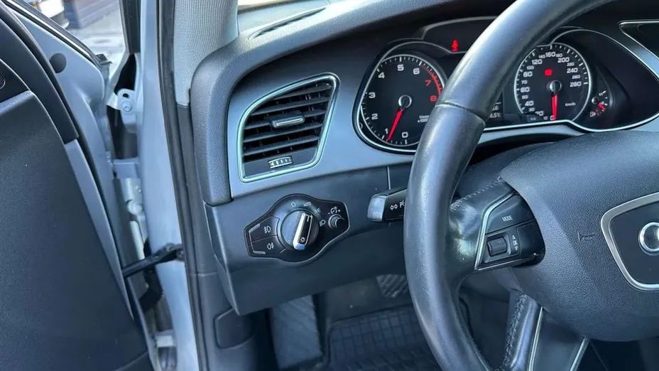 AUDI A4 -