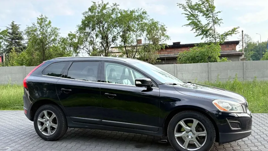 VOLVO XC60 -