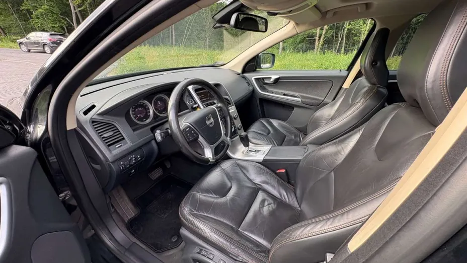 VOLVO XC60 -