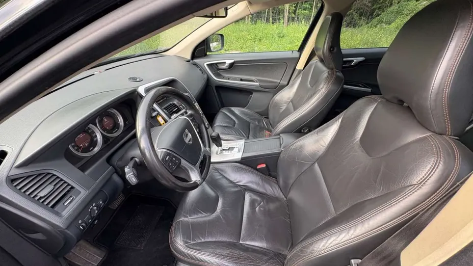VOLVO XC60 -