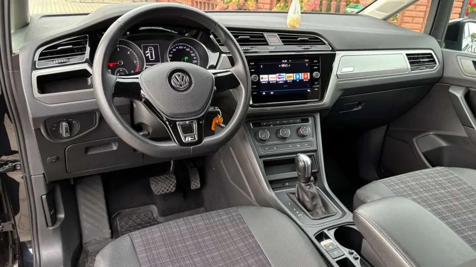 VOLKSWAGEN Touran -