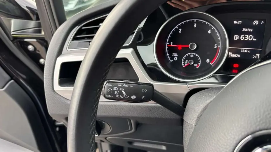 VOLKSWAGEN Touran -
