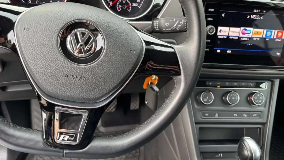 VOLKSWAGEN Touran -