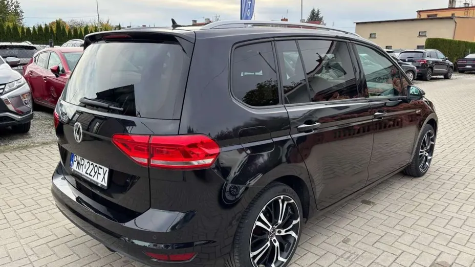 VOLKSWAGEN Touran -