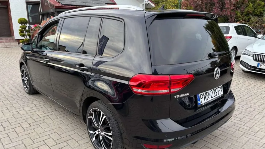 VOLKSWAGEN Touran -