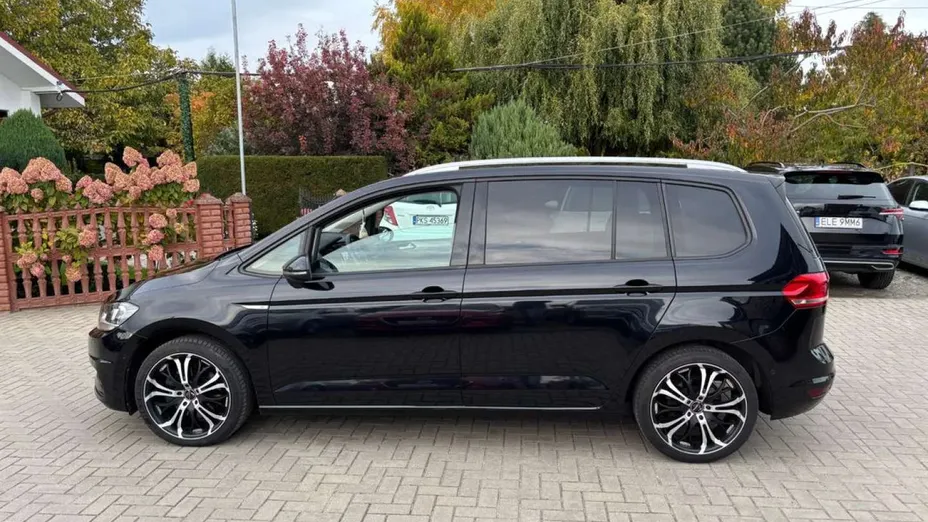 VOLKSWAGEN Touran -