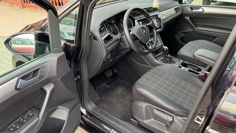 VOLKSWAGEN Touran -