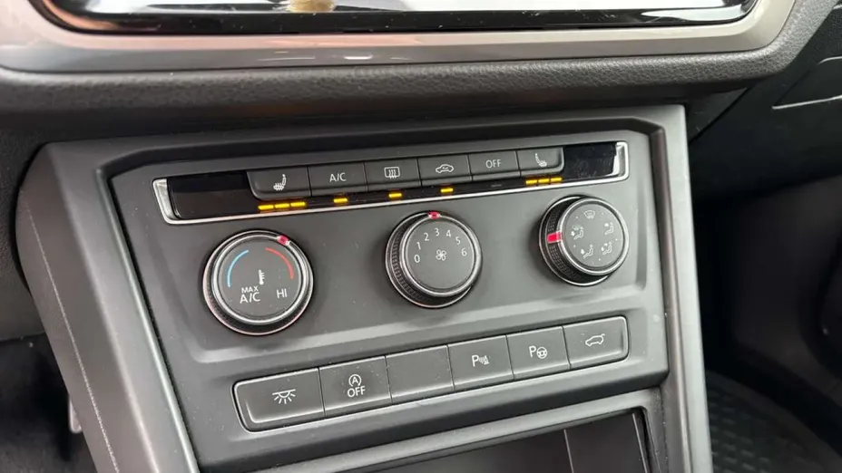 VOLKSWAGEN Touran -