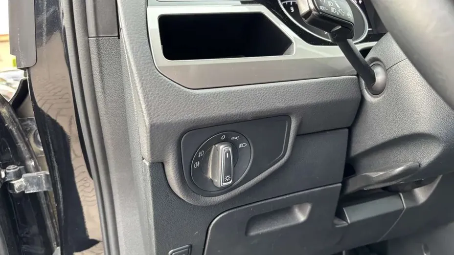 VOLKSWAGEN Touran -