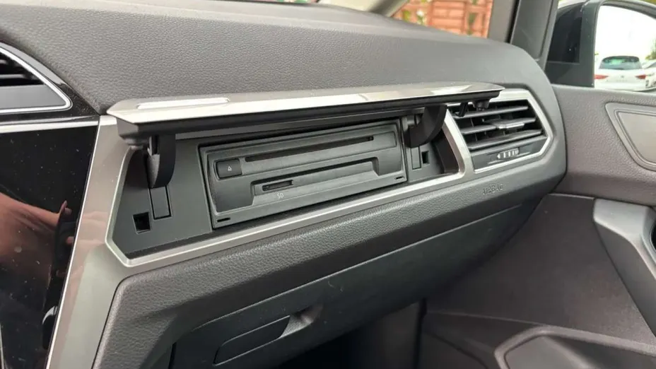 VOLKSWAGEN Touran -
