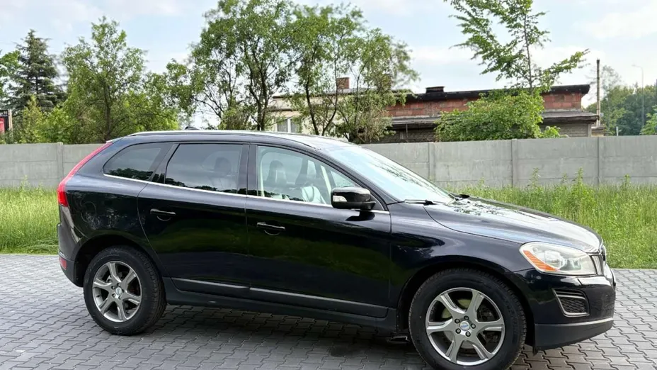 VOLVO XC60 -