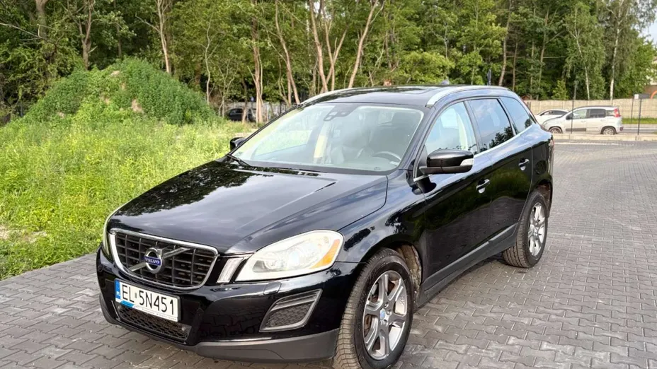 VOLVO XC60 -