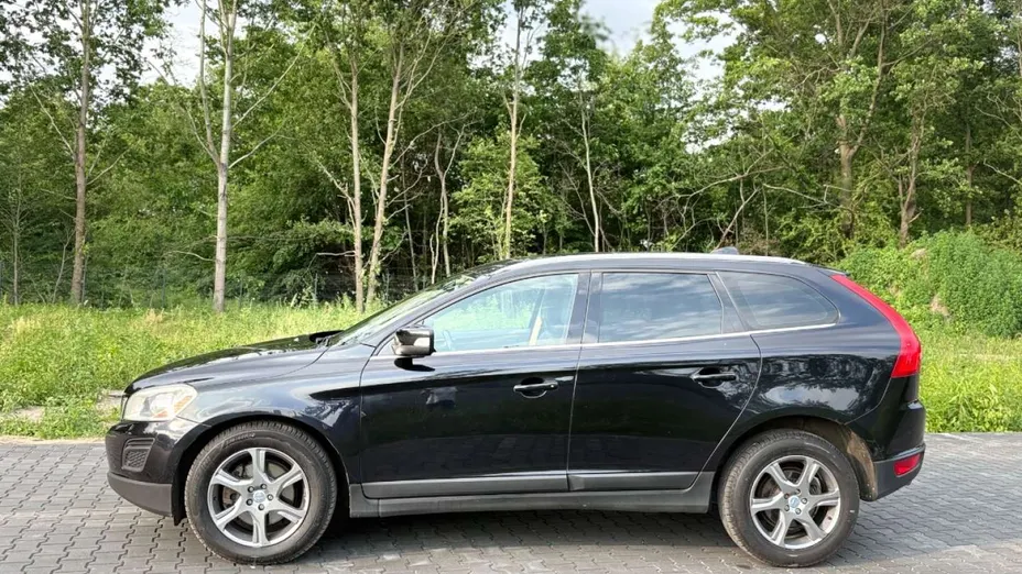 VOLVO XC60 -