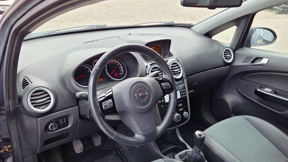 OPEL Corsa -