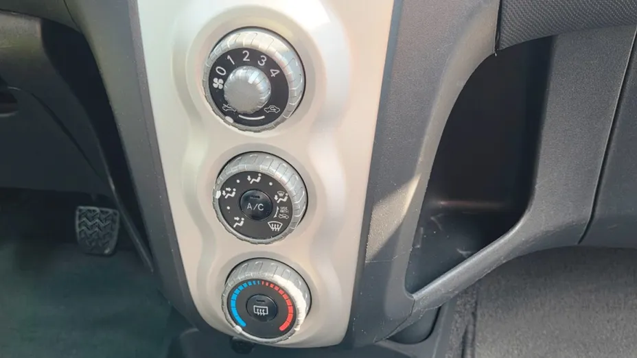 TOYOTA Yaris -