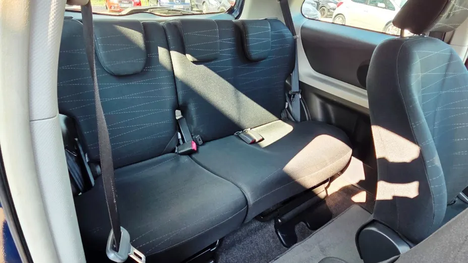 TOYOTA Yaris -