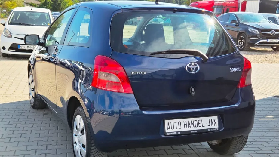 TOYOTA Yaris -