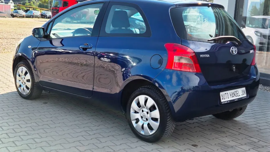 TOYOTA Yaris -