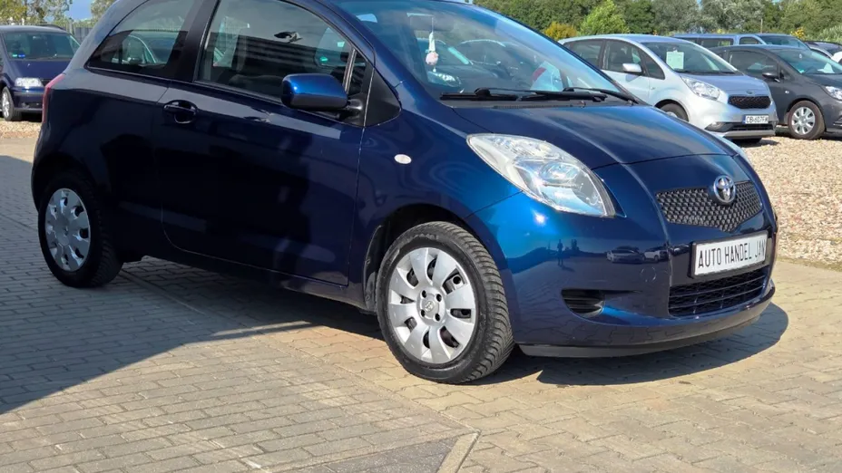 TOYOTA Yaris -