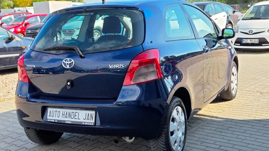 TOYOTA Yaris -