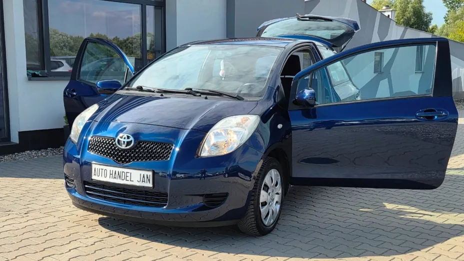 TOYOTA Yaris -