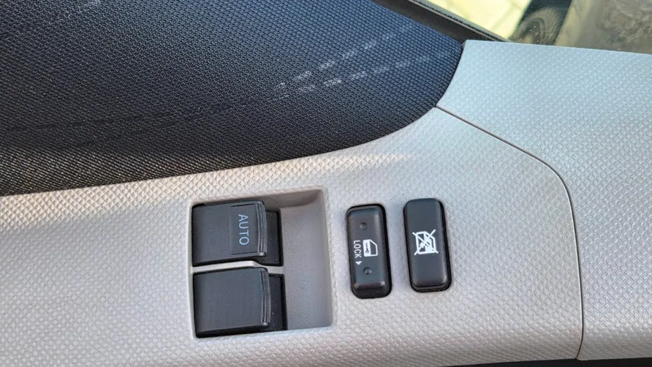 TOYOTA Yaris -
