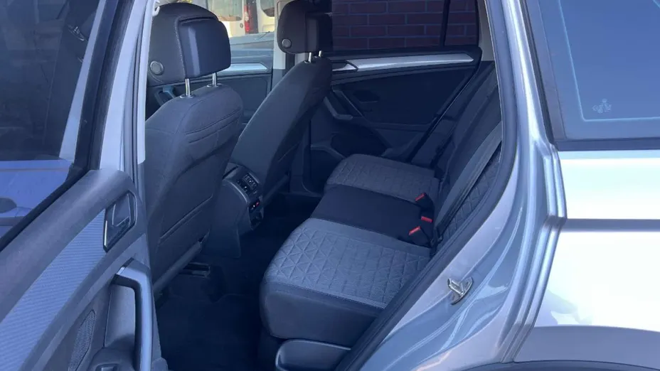 VOLKSWAGEN Tiguan -