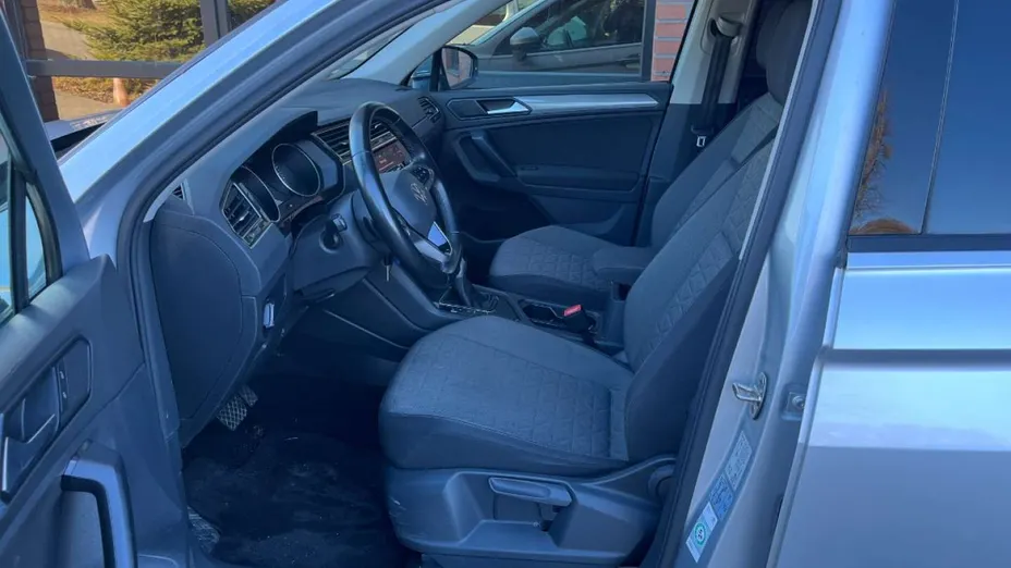 VOLKSWAGEN Tiguan -
