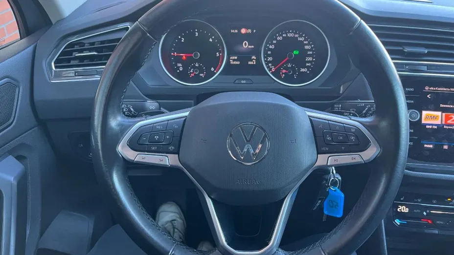 VOLKSWAGEN Tiguan -