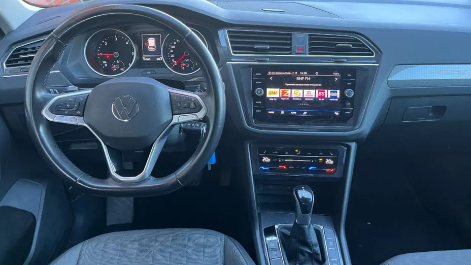 VOLKSWAGEN Tiguan -
