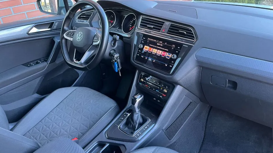 VOLKSWAGEN Tiguan -