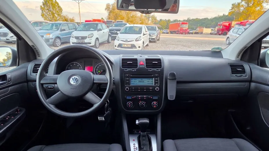 VOLKSWAGEN Golf -