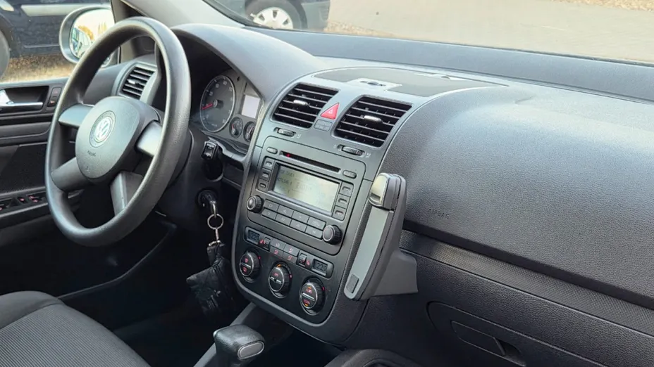 VOLKSWAGEN Golf -