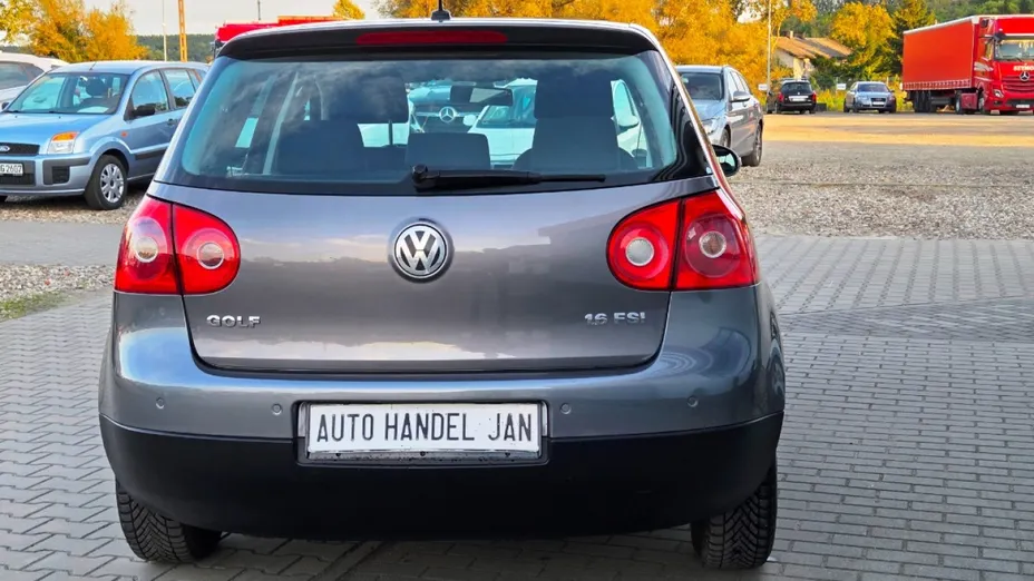 VOLKSWAGEN Golf -