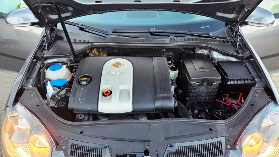 VOLKSWAGEN Golf -