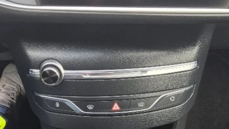 PEUGEOT 308 -