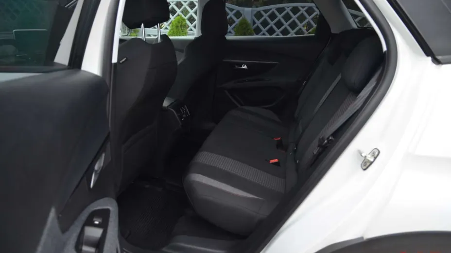 PEUGEOT 3008 -