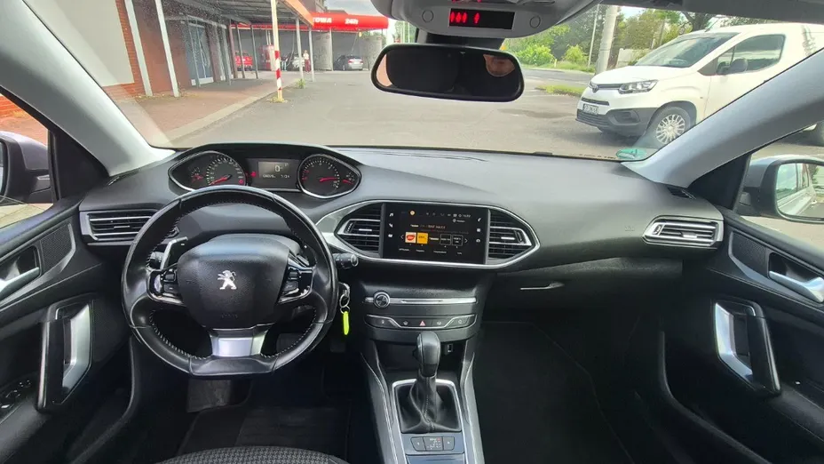 PEUGEOT 308 -
