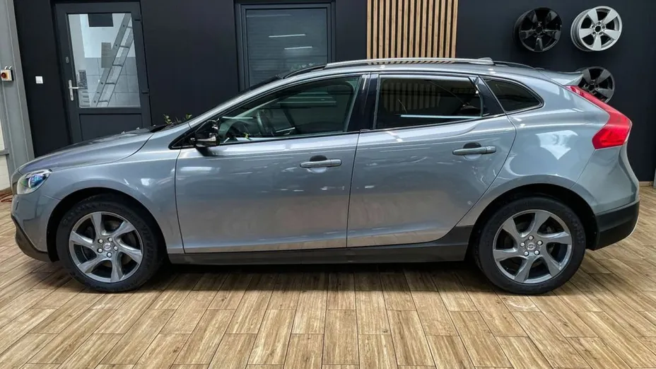 VOLVO V40 Cross Country -
