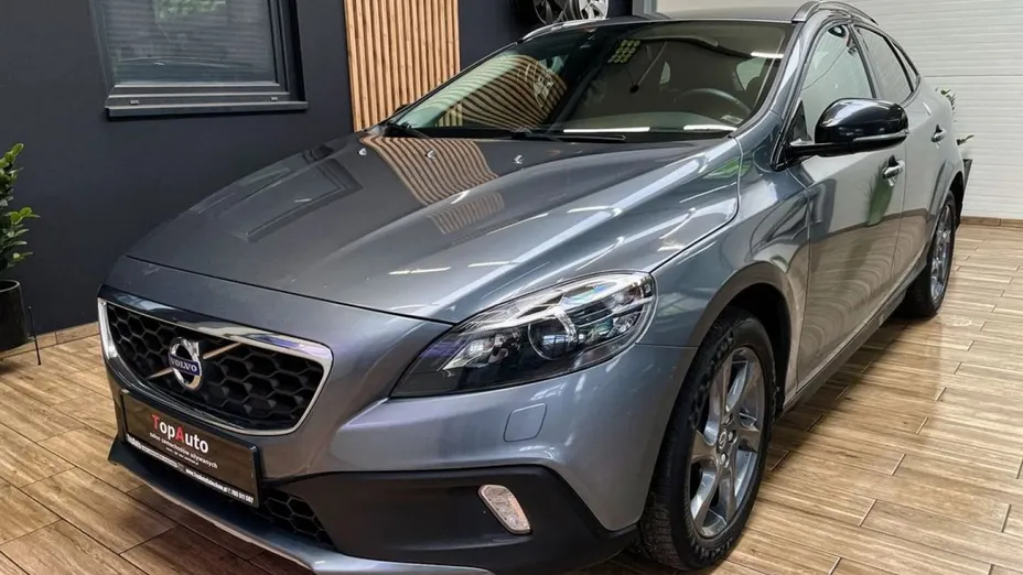 VOLVO V40 Cross Country -