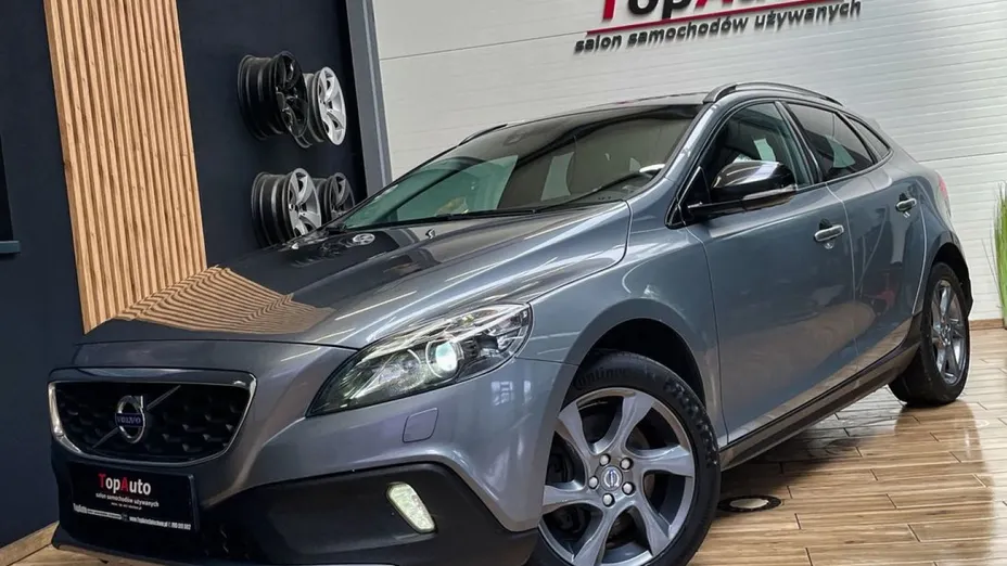 VOLVO V40 Cross Country -