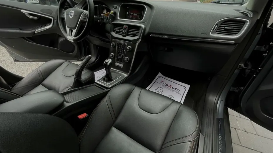 VOLVO V40 Cross Country -