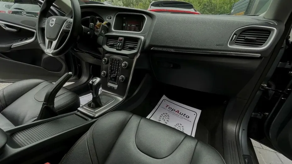 VOLVO V40 Cross Country -