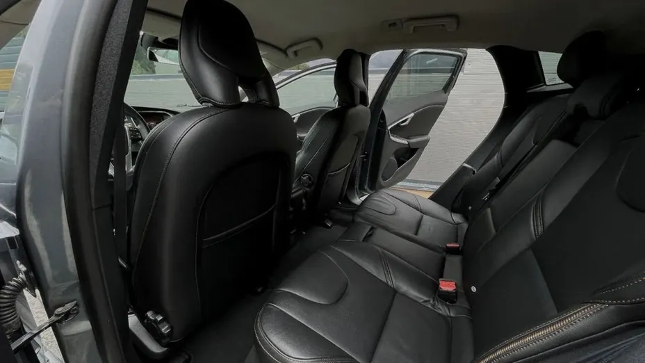 VOLVO V40 Cross Country -