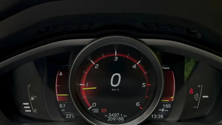 VOLVO V40 Cross Country -