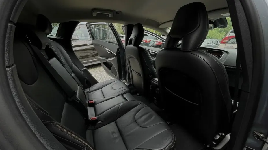 VOLVO V40 Cross Country -